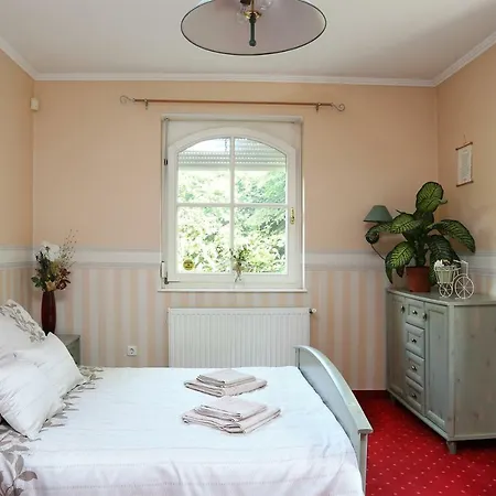 Private Oasis Guest house Urom